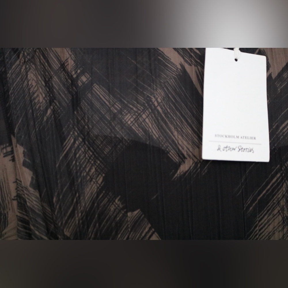 NWT- & Other Stories plisse mesh midi dress in brushed print- Size Medium - Picture 4 of 7